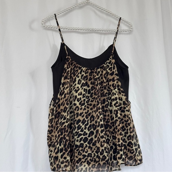 Bloomgdales Animal Print Top Animal Print Women Size Medium Trendy - Picture 1 of 11